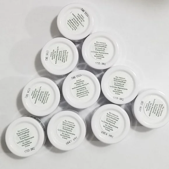 La Mer Moisturizing Cream Set of 10! - Picture 3 of 3